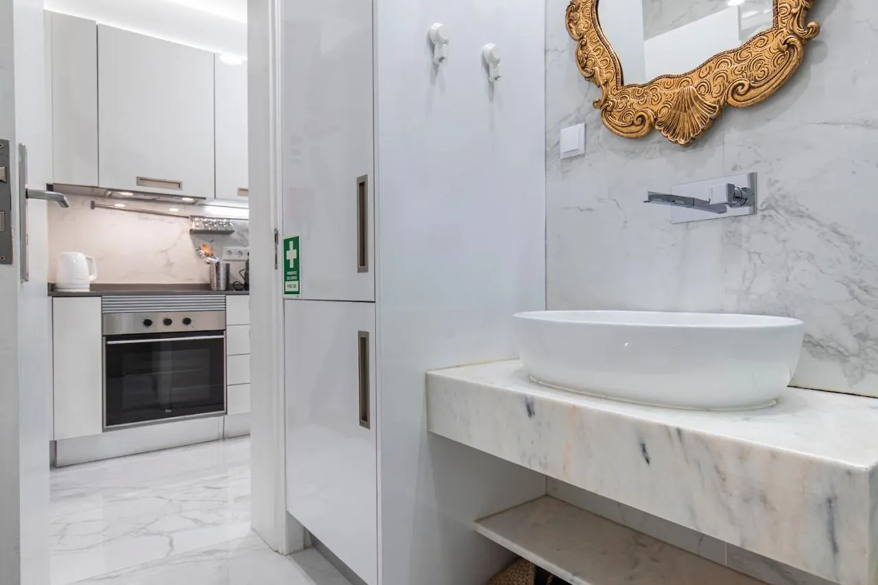 Cozy & Lovely Apartment W/ Patio By Lovelystay Lisbon Portugal